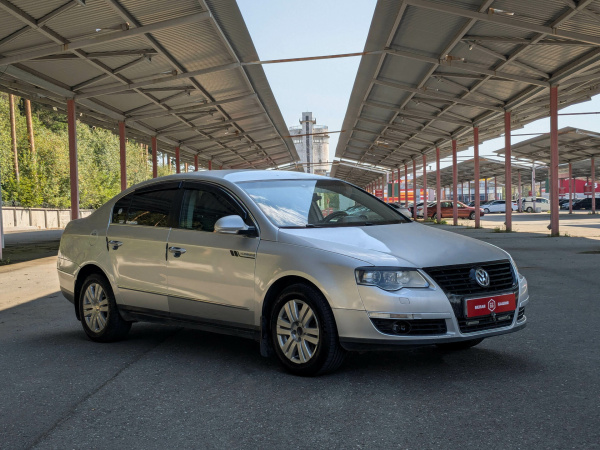Volkswagen Passat 2006 Серый