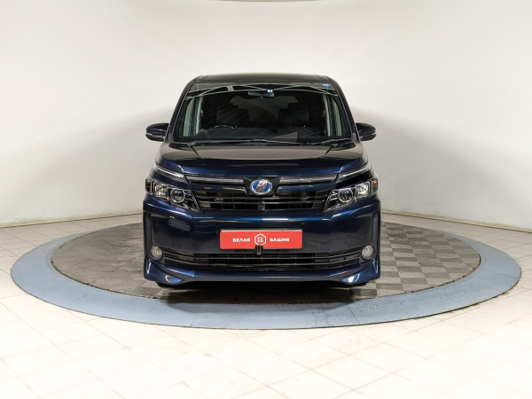 Toyota Voxy 2015 Черный