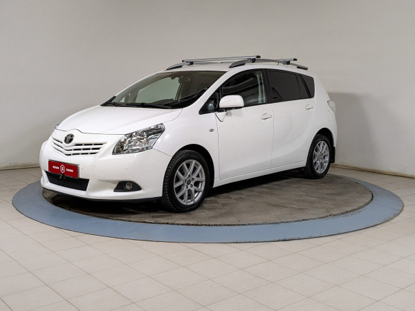 Toyota Verso 2011 Белый