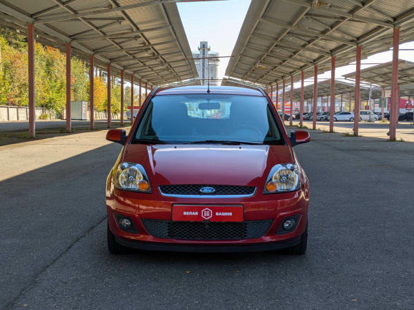 Ford Fiesta 2008 Красный