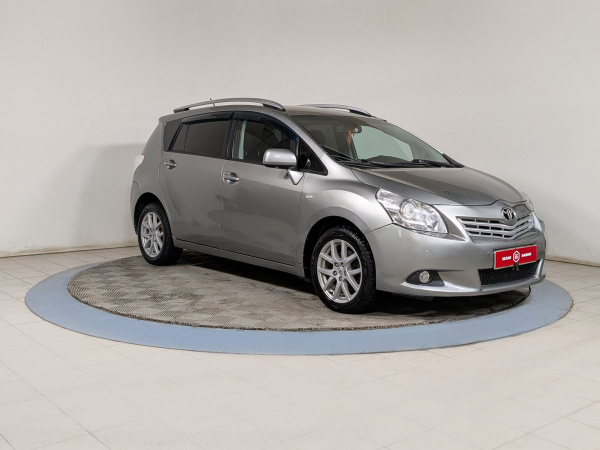 Toyota Verso 2010 Серый