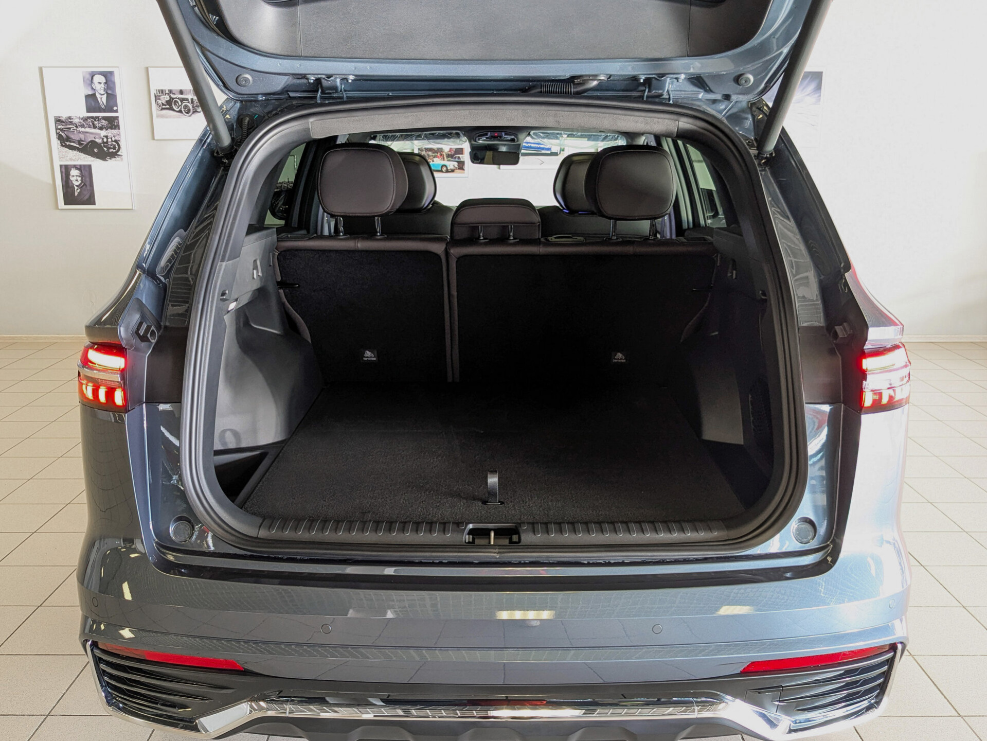 Geely Monjaro 2026 серый