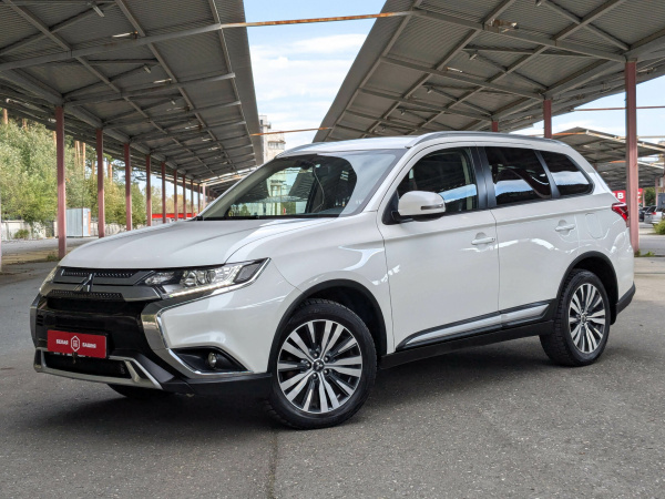 Mitsubishi Outlander 2019 Белый