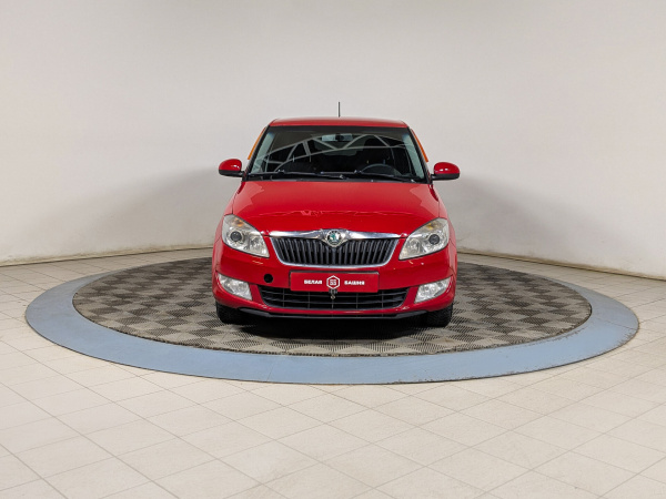 Skoda Fabia 2012 Красный