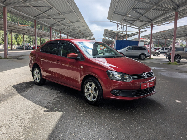 Volkswagen Polo 2010 Красный