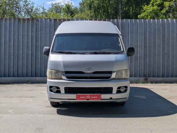 Toyota HiAce 2006 Серебряный
