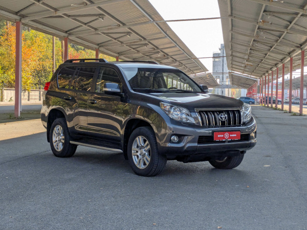 Toyota Land Cruiser Prado 2012 Серый