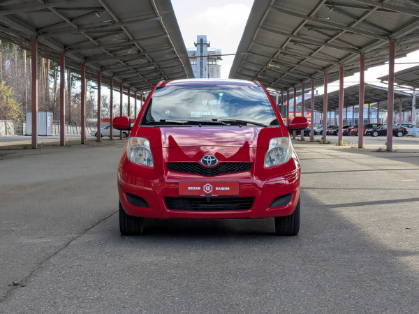 Toyota Yaris 2006 Красный