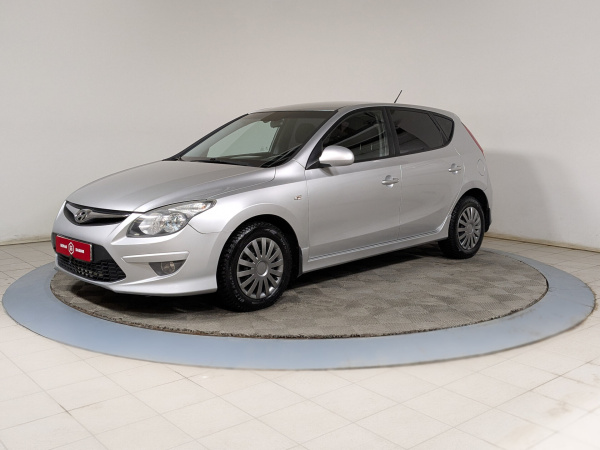 Hyundai i30 2011 Серебряный