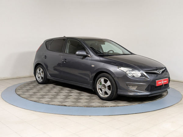 Hyundai i30 2010 Серый