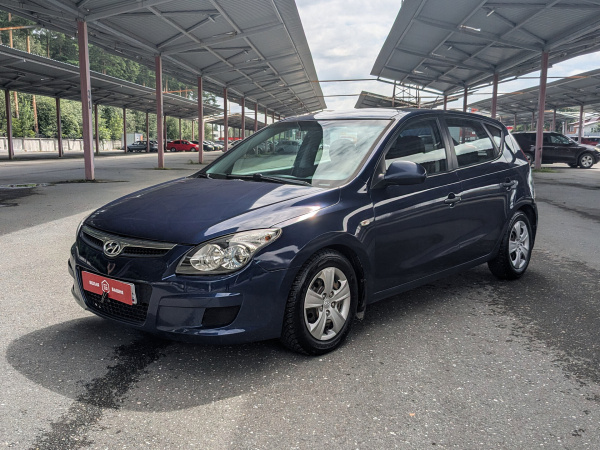Hyundai i30 2009 Синий