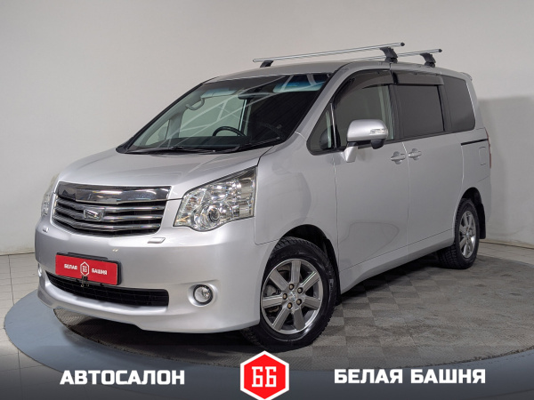 Toyota Noah 2011 Серебряный