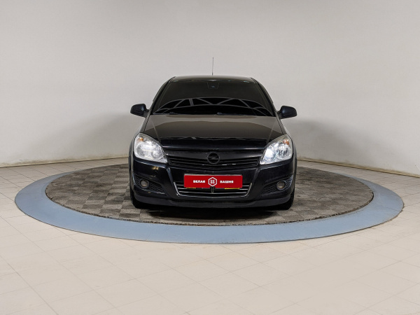 Opel Astra 2011 Черный
