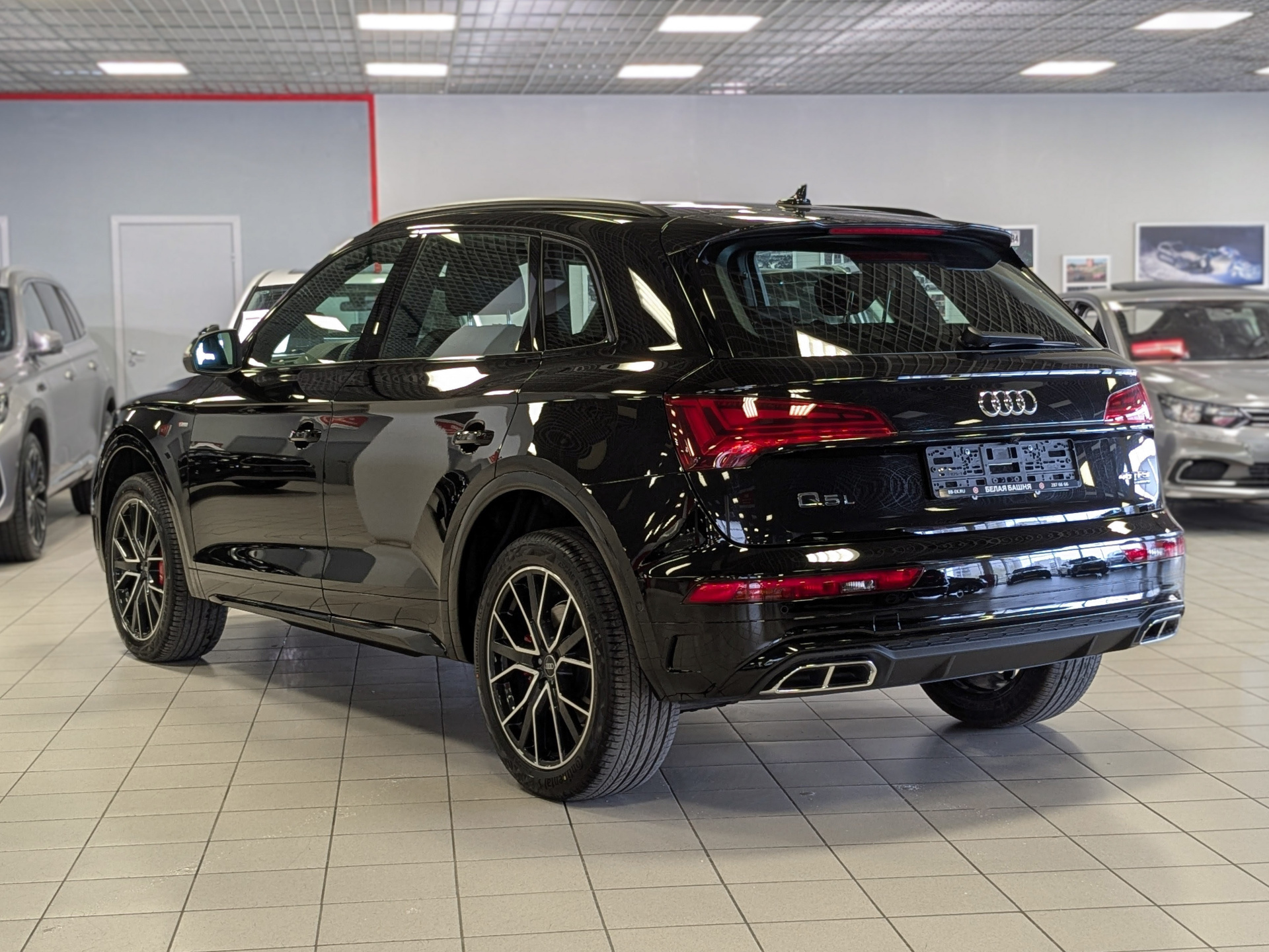 Audi Q5 L 2025 черный