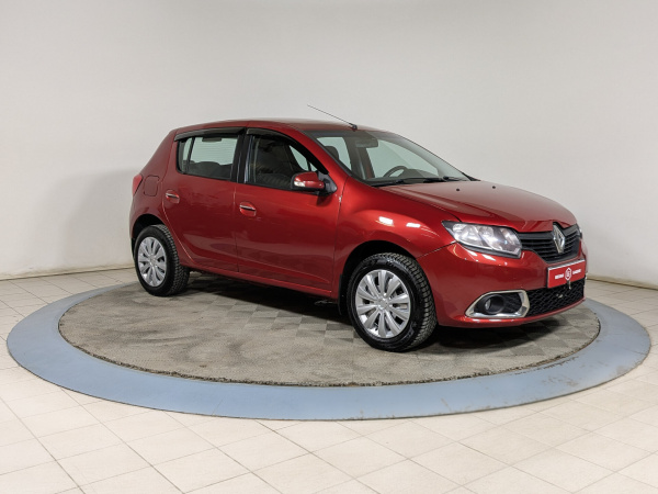 Renault Sandero 2014 Красный