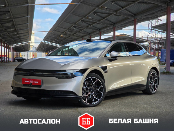 Zeekr 007 2024 Серый