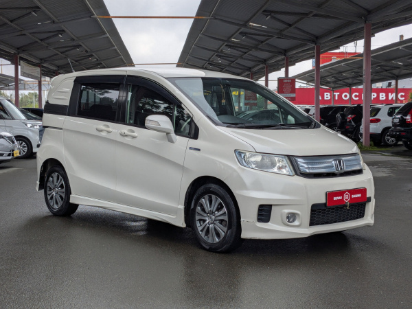 Honda Freed 2011 Белый