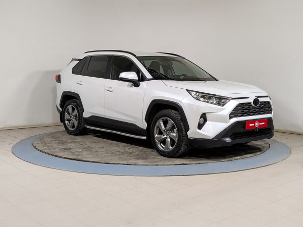 Toyota RAV4 2021 Белый