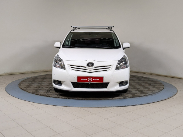Toyota Verso 2011 Белый