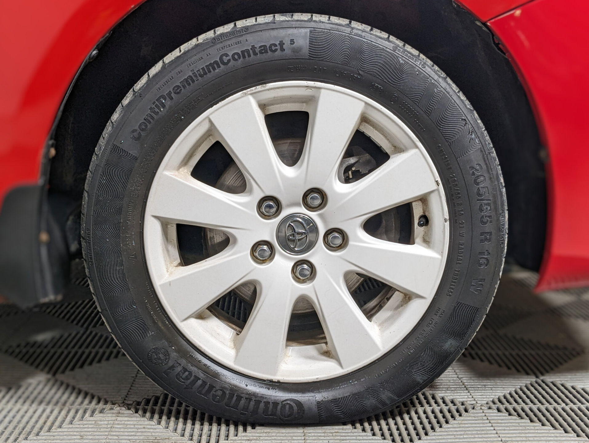 Toyota Corolla 2008 Красный