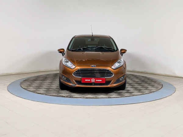 Ford Fiesta 2015 Коричневый