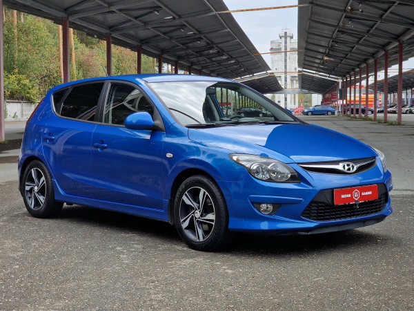 Hyundai i30 2010 Синий