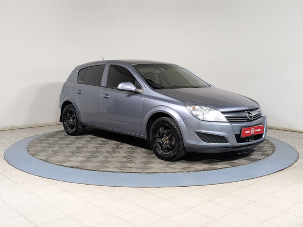 Opel Astra 2011 Серебряный