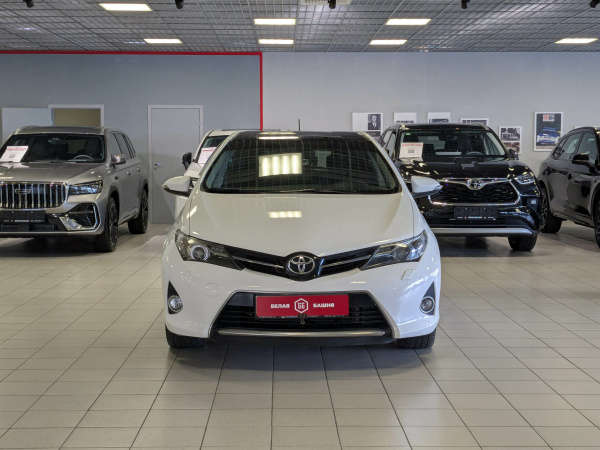 Toyota Auris 2013 Белый