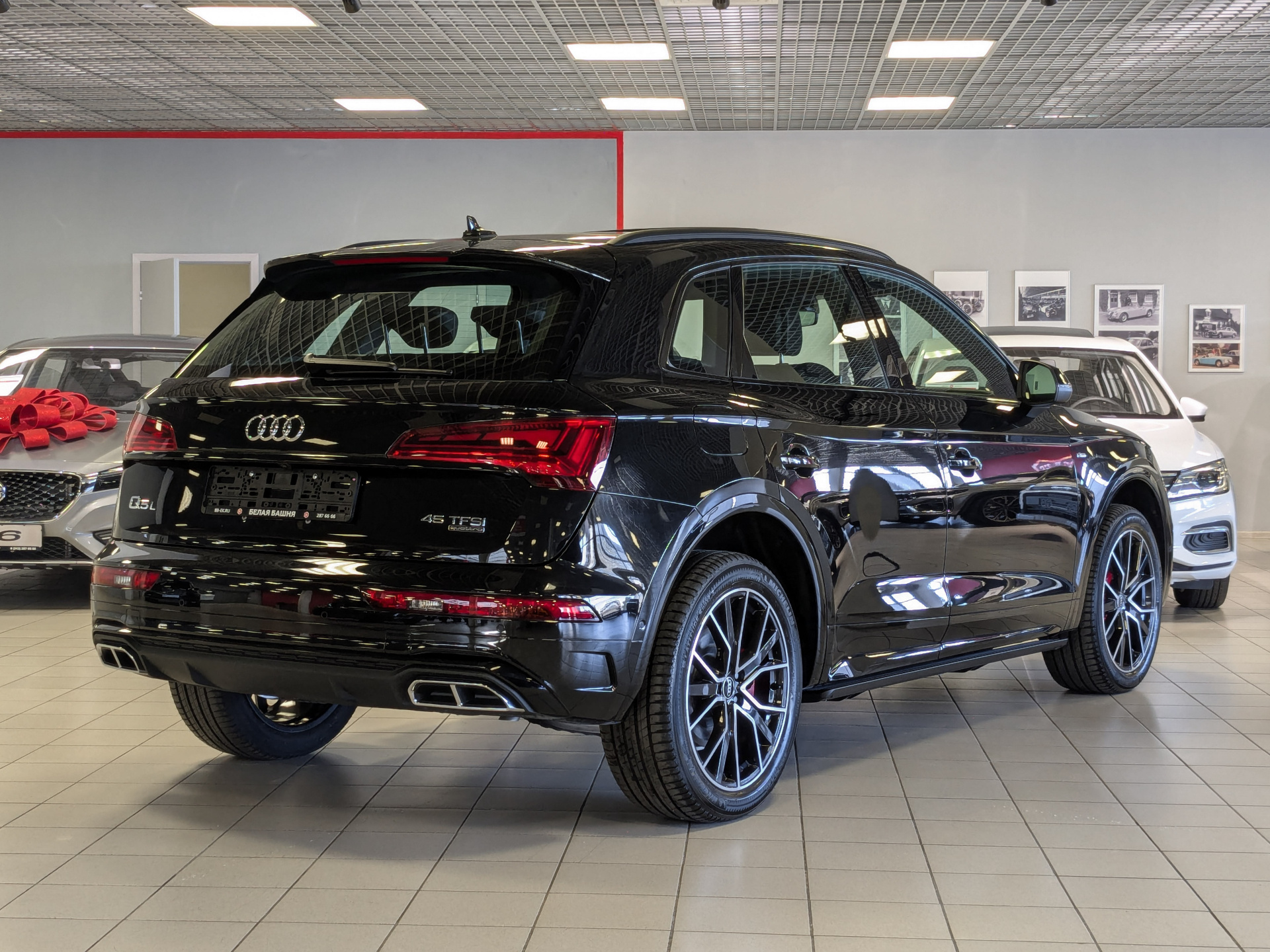 Audi Q5 L 2026 черный