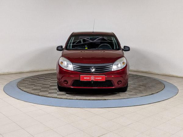 Renault Sandero 2010 Красный