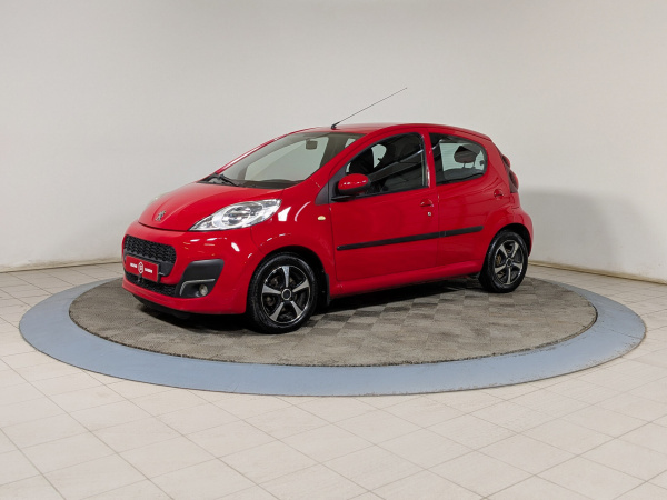 Peugeot 107 2012 Красный