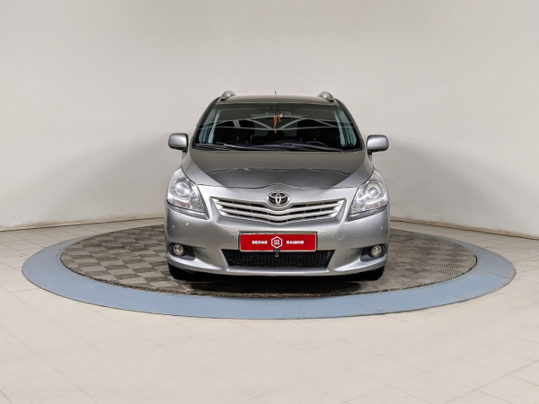 Toyota Verso 2010 Серый