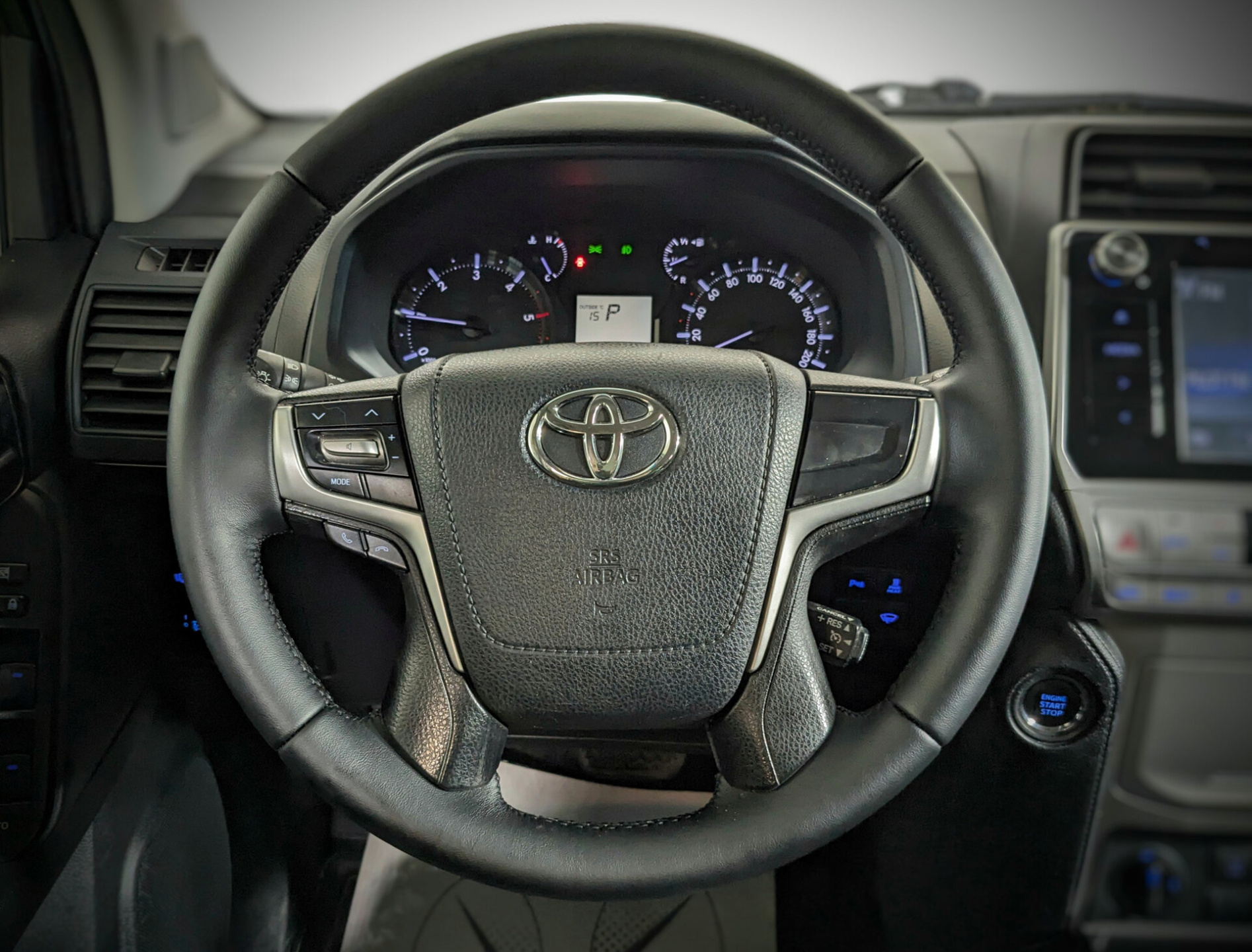 Toyota Land Cruiser Prado 2018 Белый