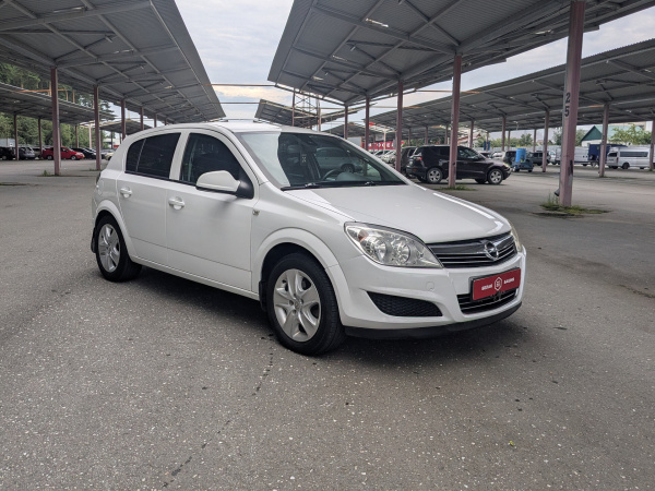 Opel Astra 2011 Белый
