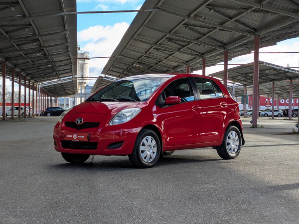 Toyota Yaris 2006 Красный