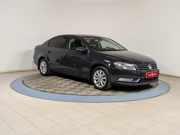 Volkswagen Passat 2011 Серый