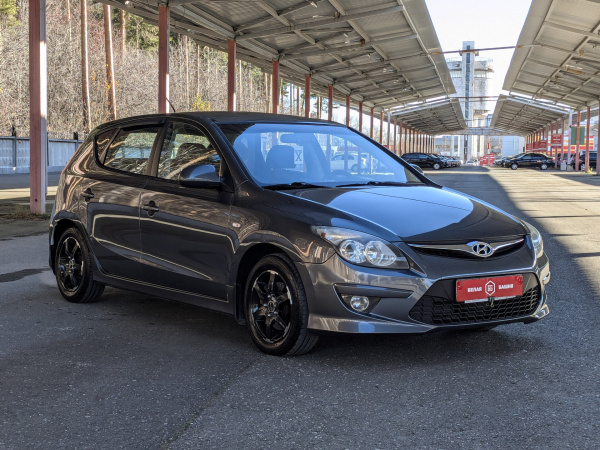 Hyundai i30 2010 Серый