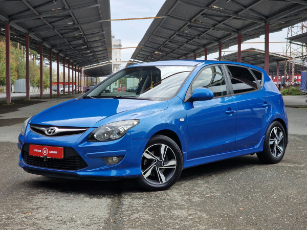 Hyundai i30 2010 Синий