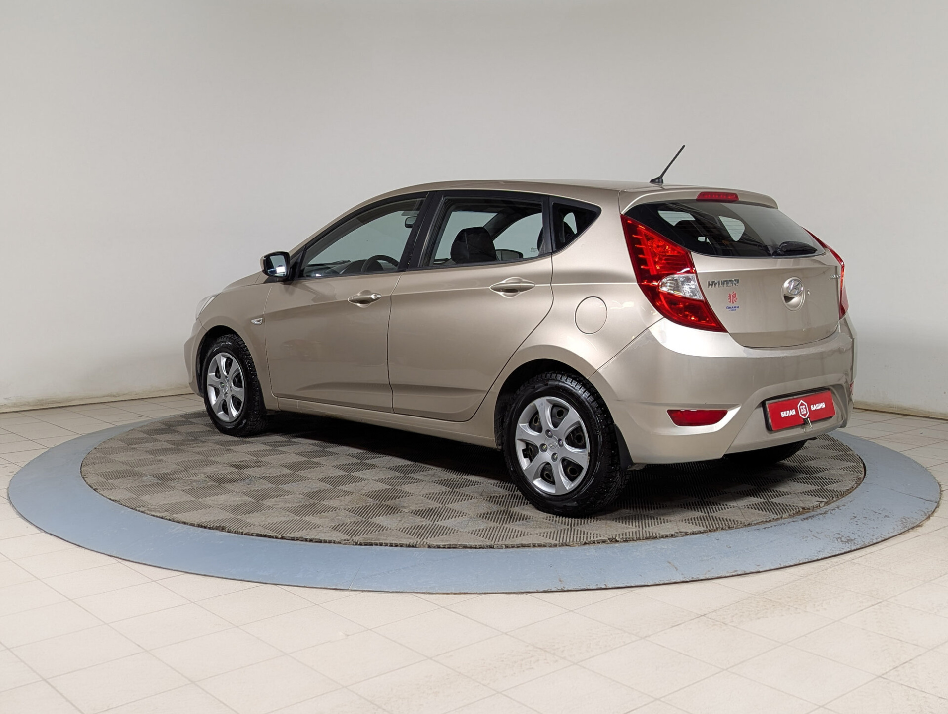 Hyundai Solaris 2011 Бежевый