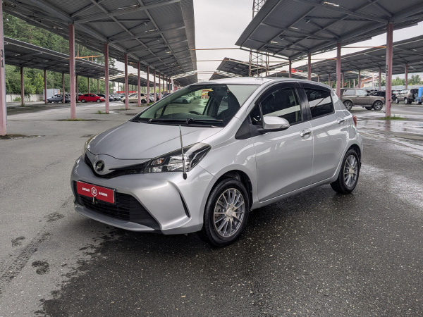 Toyota Vitz 2014 Серый