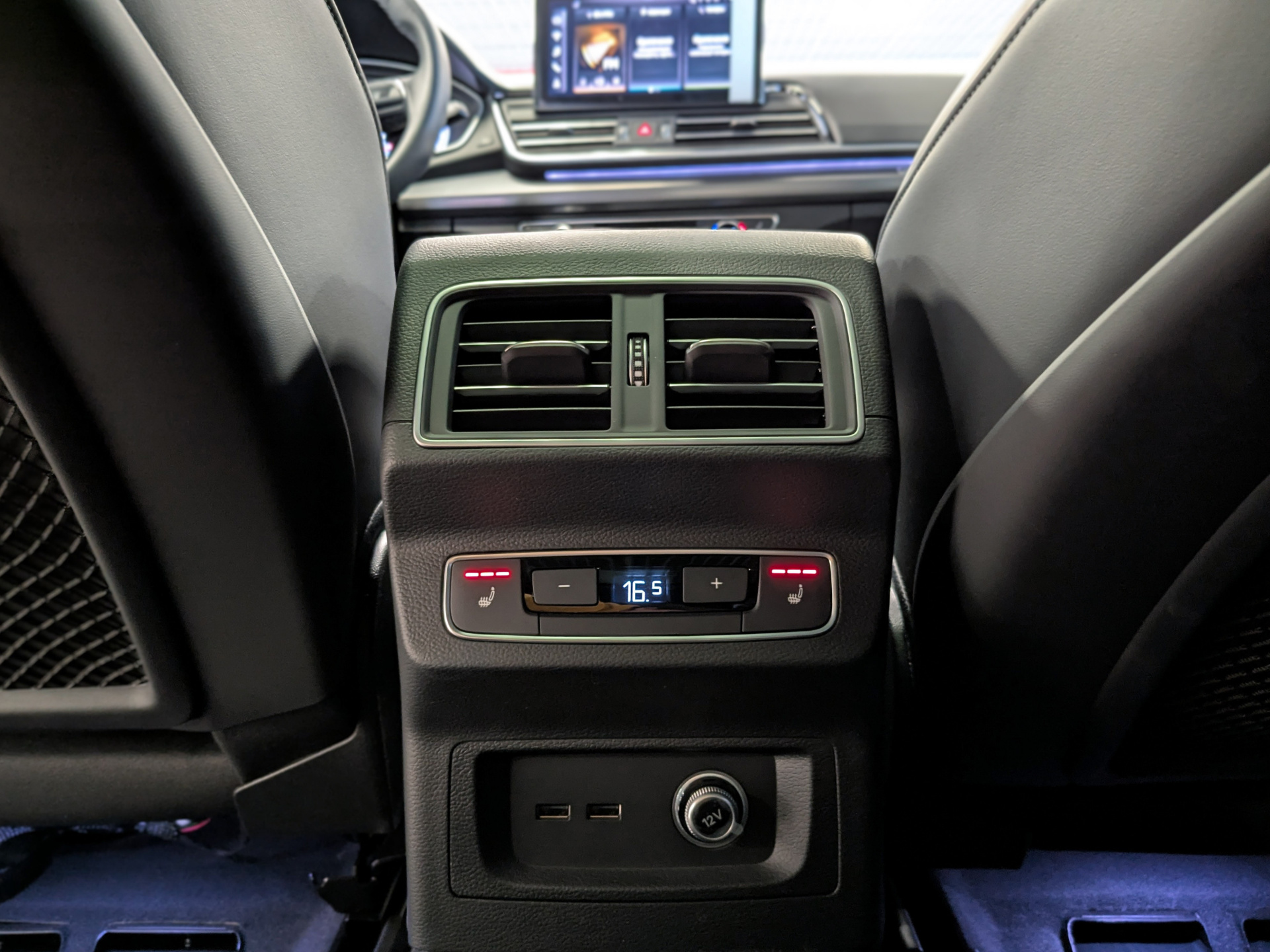 Audi Q5 L 2025 черный