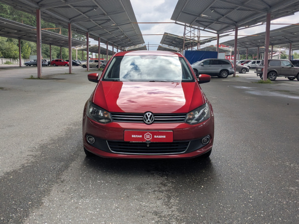 Volkswagen Polo 2010 Красный