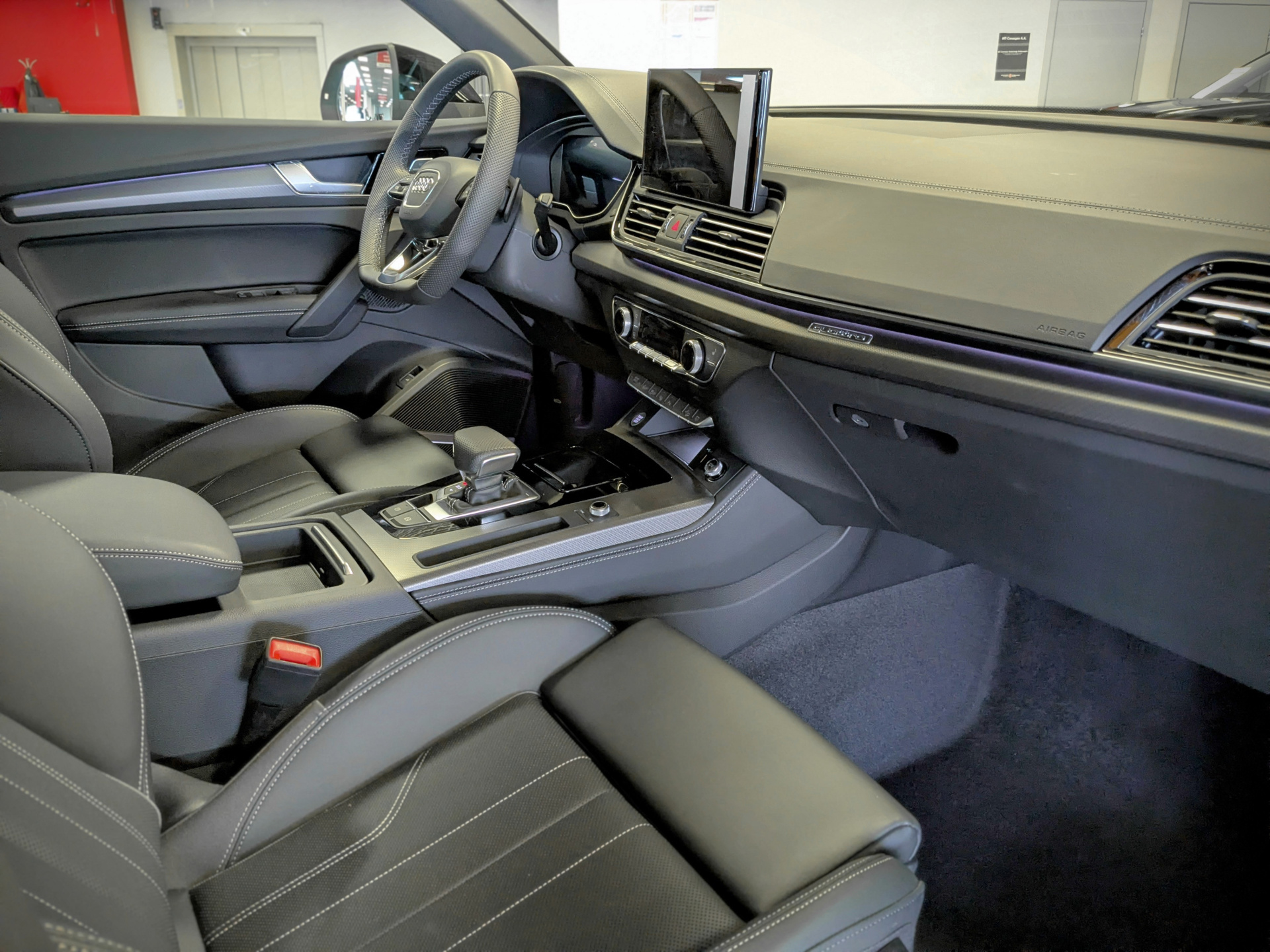 Audi Q5 L 2025 черный