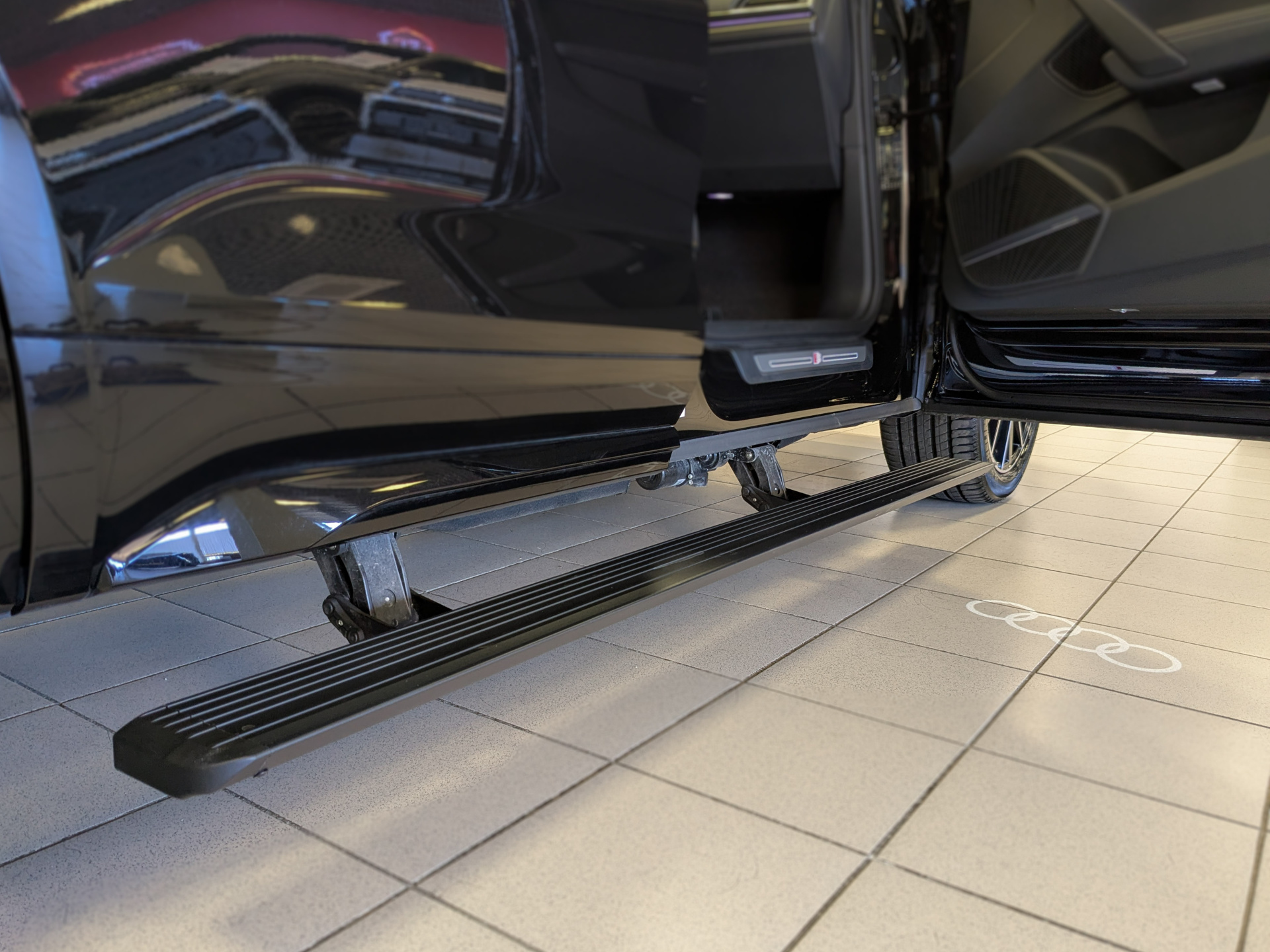 Audi Q5 L 2026 черный