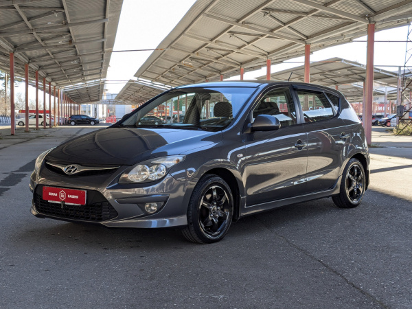 Hyundai i30 2010 Серый