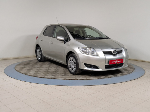 Toyota Auris 2007 Серебряный
