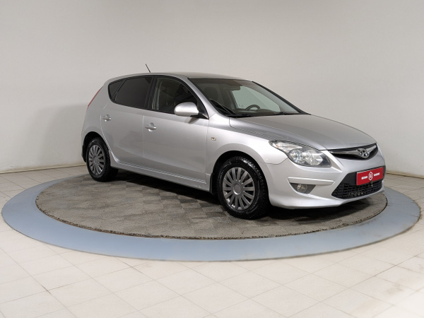 Hyundai i30 2011 Серебряный