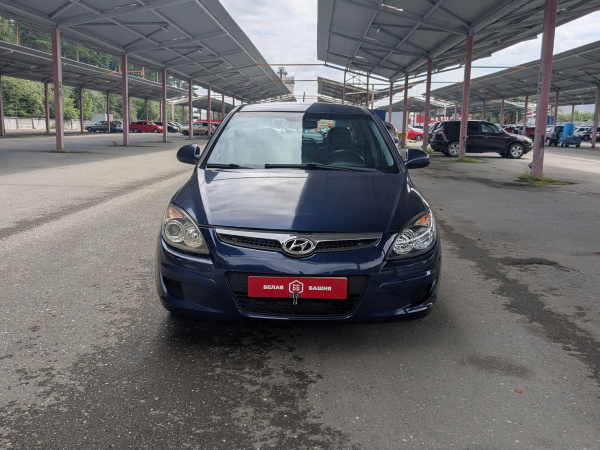 Hyundai i30 2009 Синий