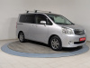 Toyota Noah 2011 Серебряный