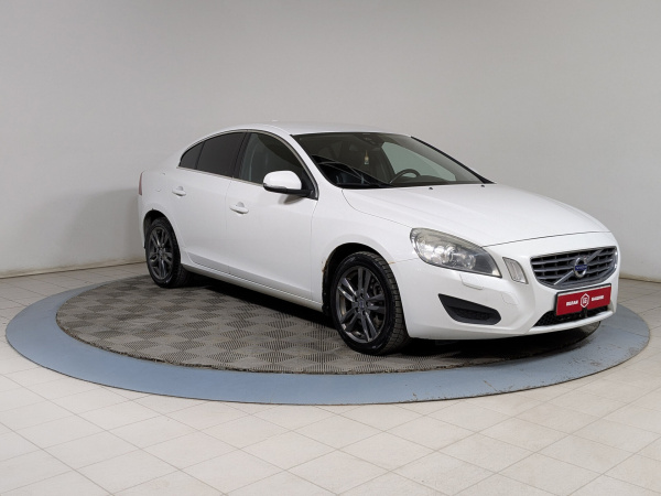 Volvo S60 2012 Белый